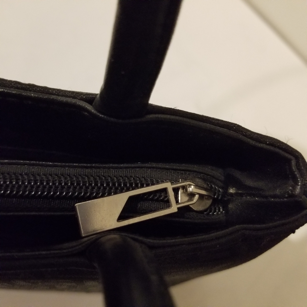Sturdy Small Black Handbag - Picture 4 of 6
